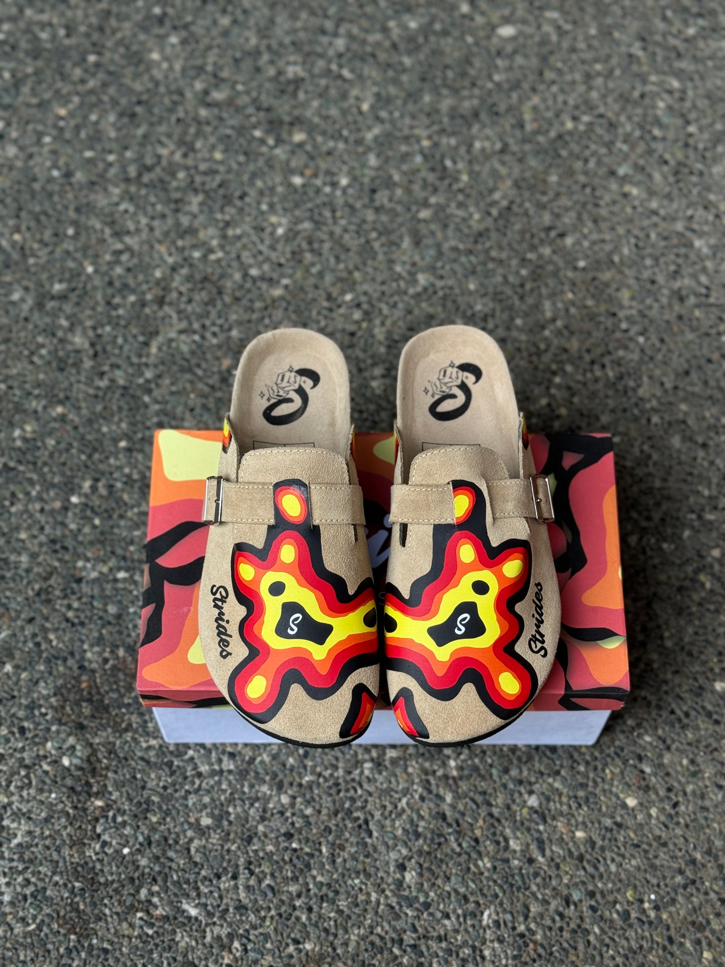 Strides "Lava" Premium Clogs in Beige