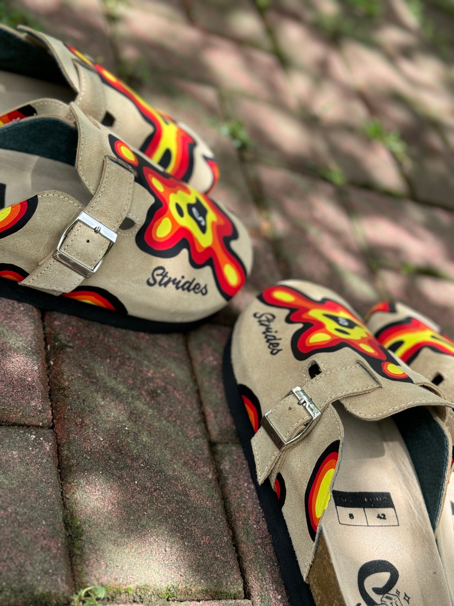 Strides "Lava" Premium Clogs in Beige