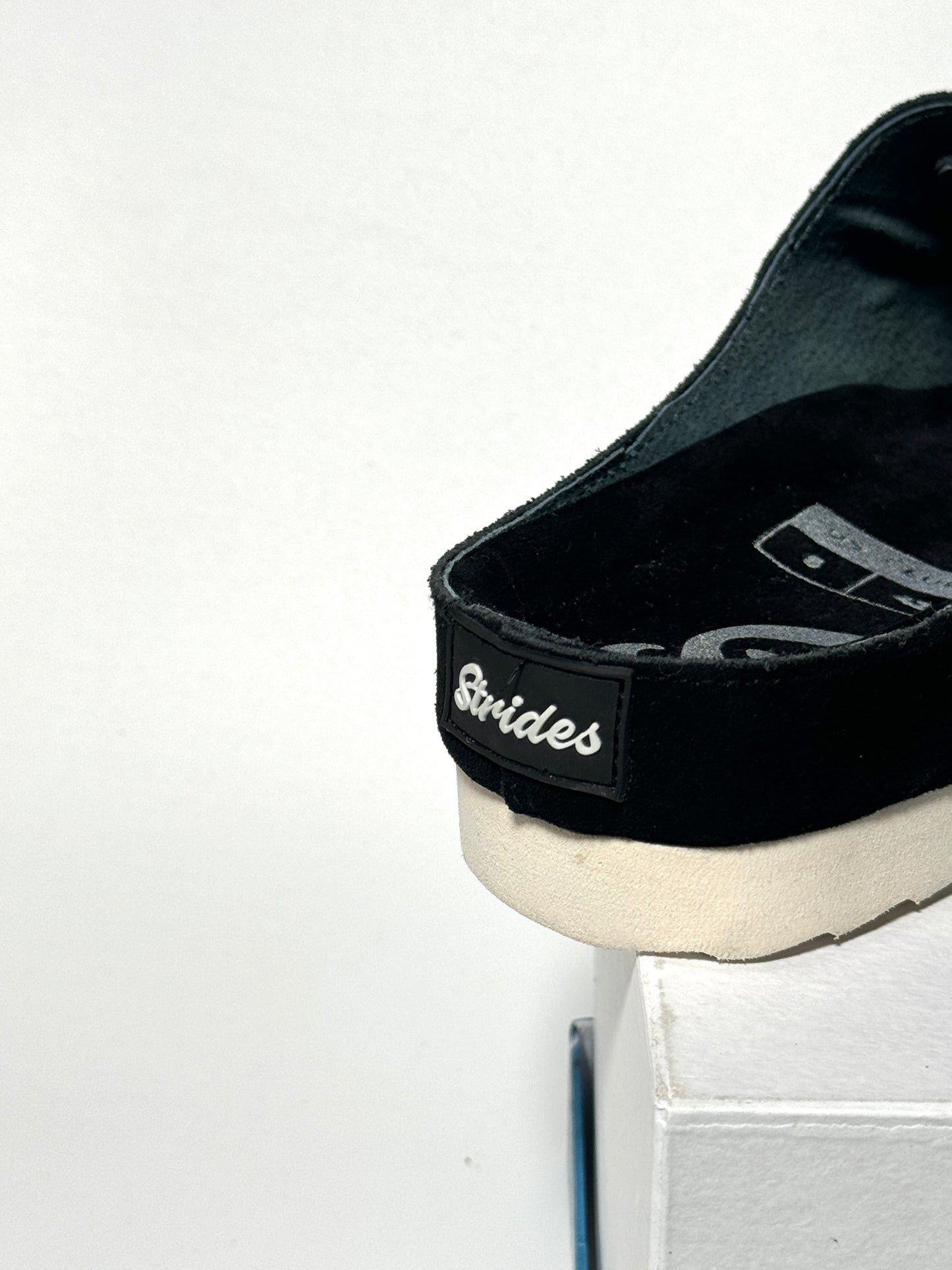 Strides “Midnight” Premium Slides