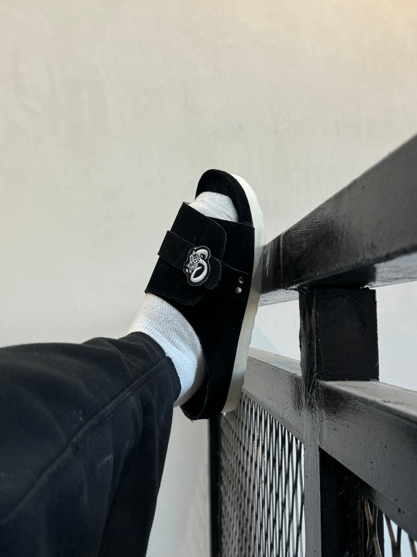 Strides “Midnight” Premium Slides